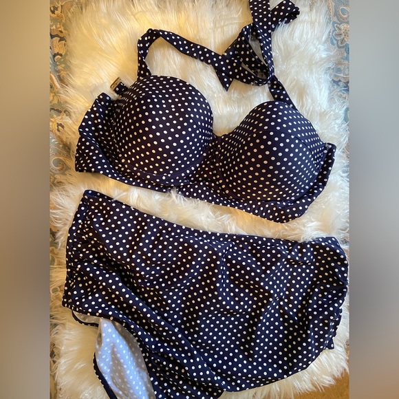 Women’s Pin-Up Girl Style High-waisted Two-piece Swimsuit - Picture 3 of 4